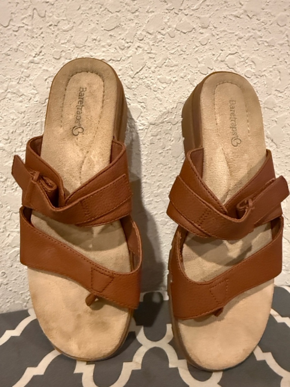 BareTraps brown  sandals 7w velcro strap